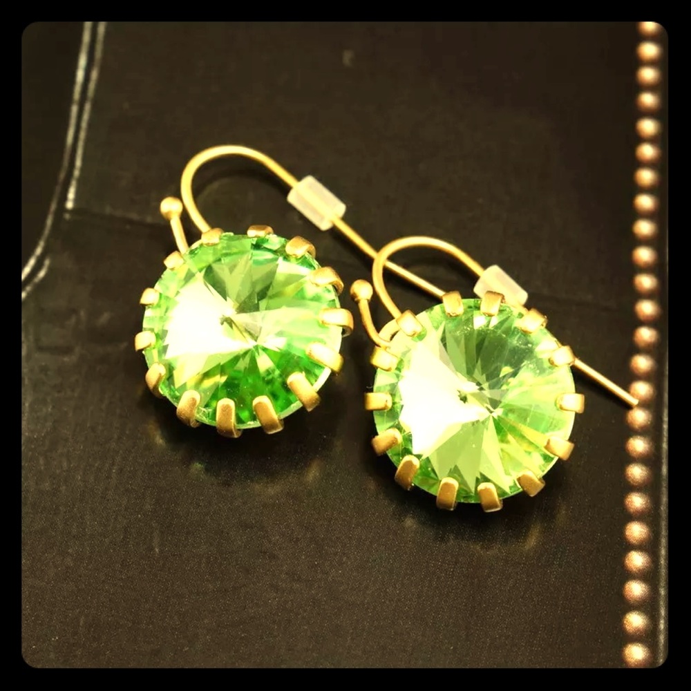 Green J.Crew venus flattrap earrings. GOLD/GREEN